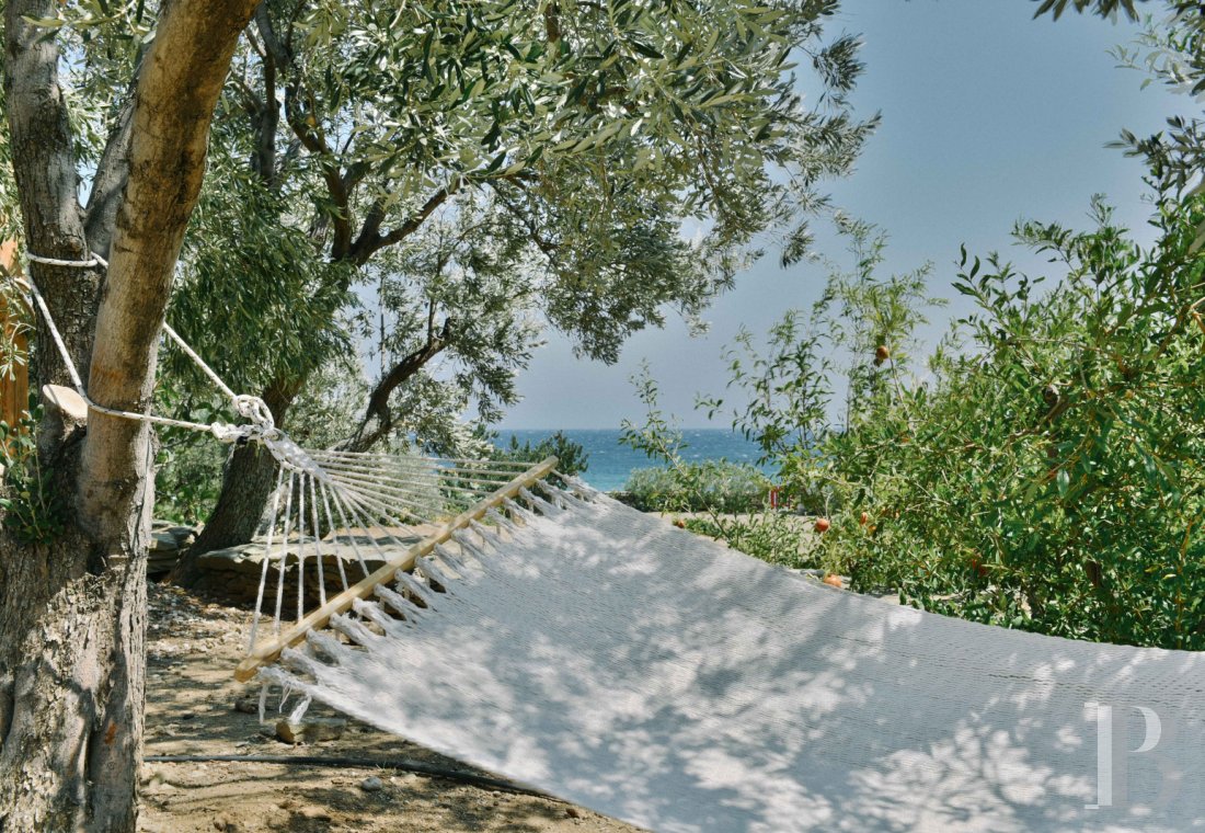 Three former sheepfolds united by a beautiful spirit by the sea in Tinos, the Cyclades - photo  n°10